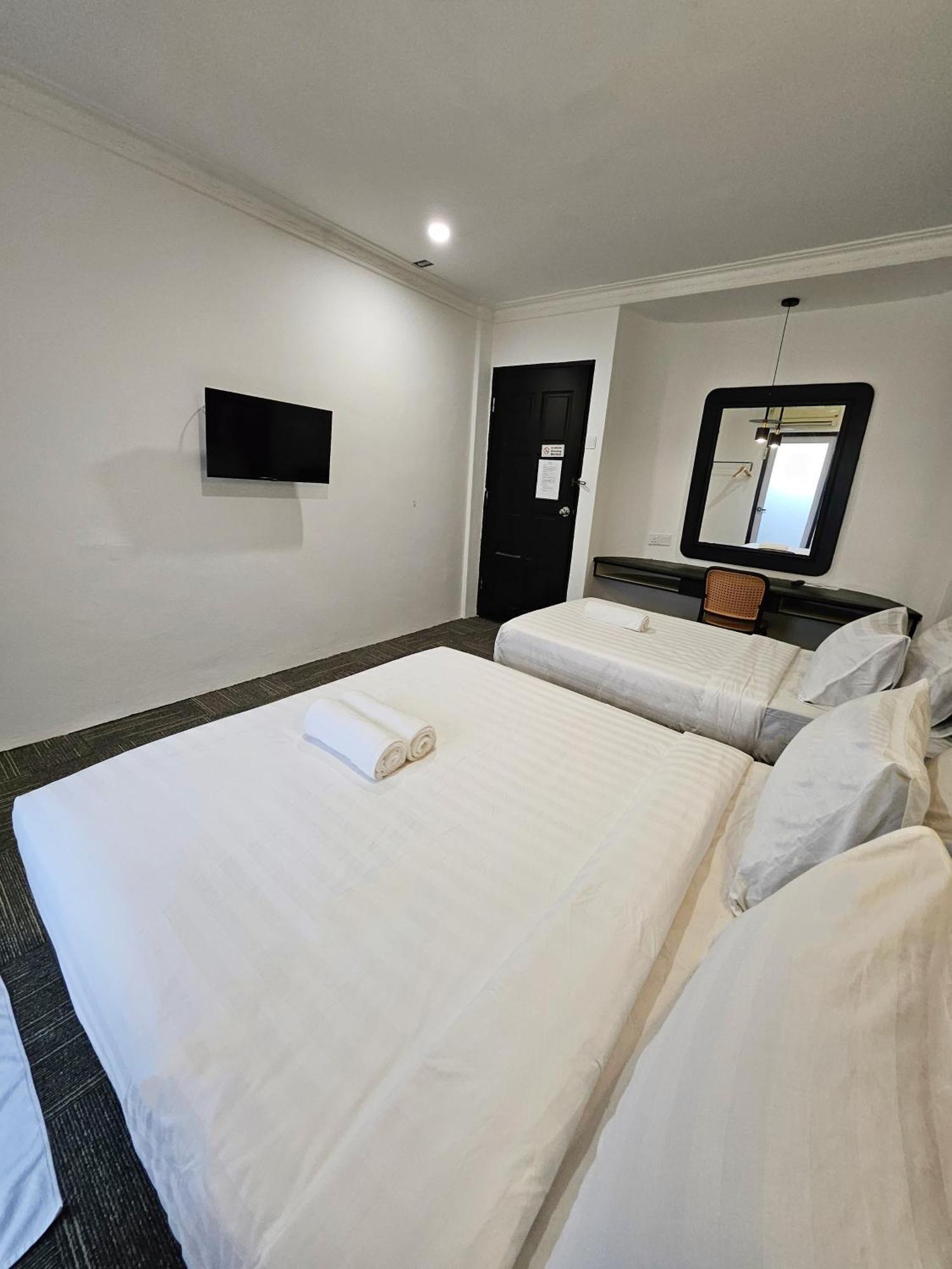 Luna By Moonknight Hotel