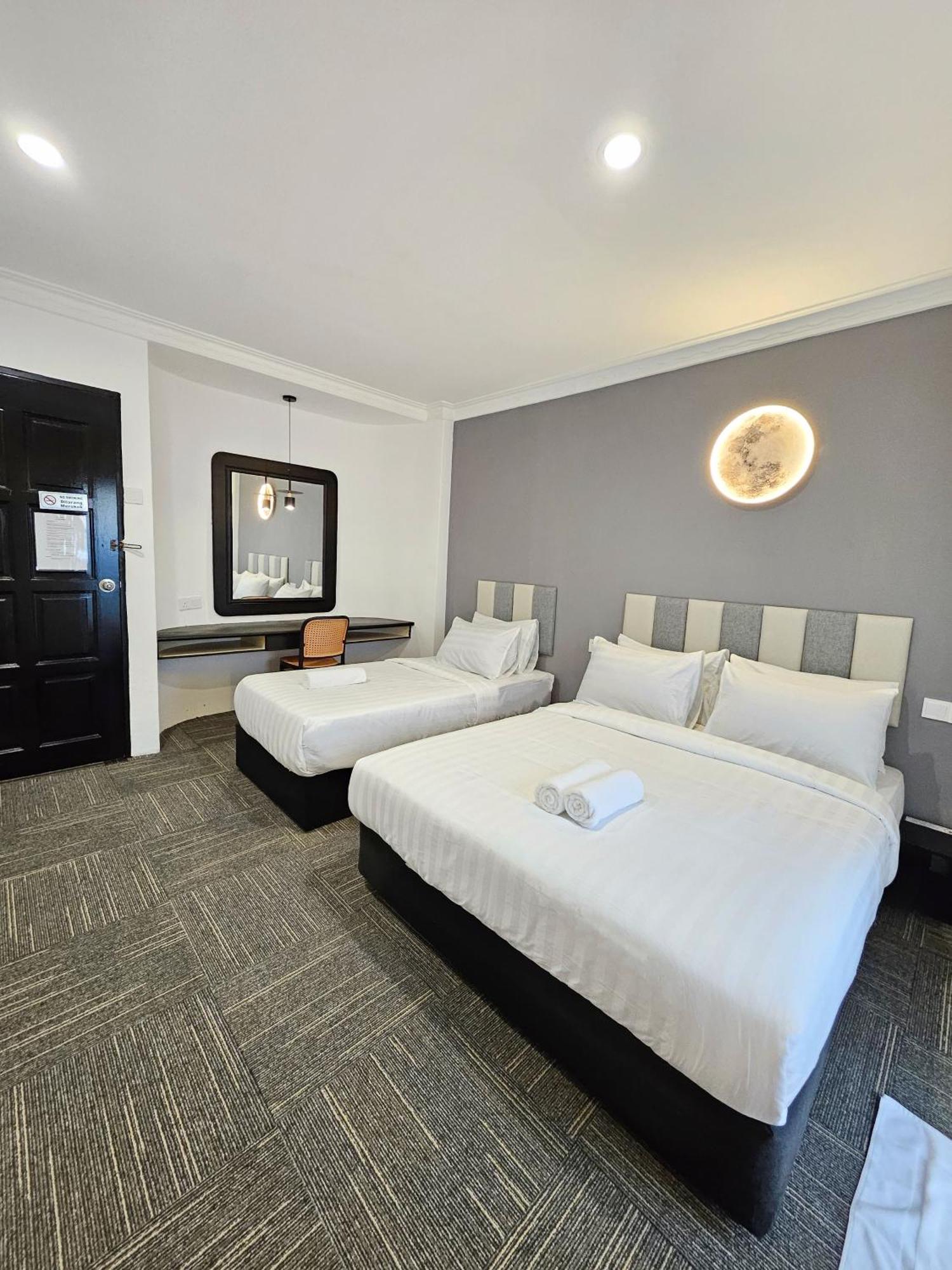 Luna By Moonknight Hotel *